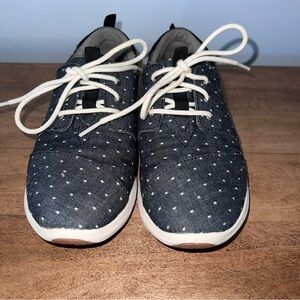 Women’s Tom’s Sneakers Tennis Shoes Size 7 VGUC